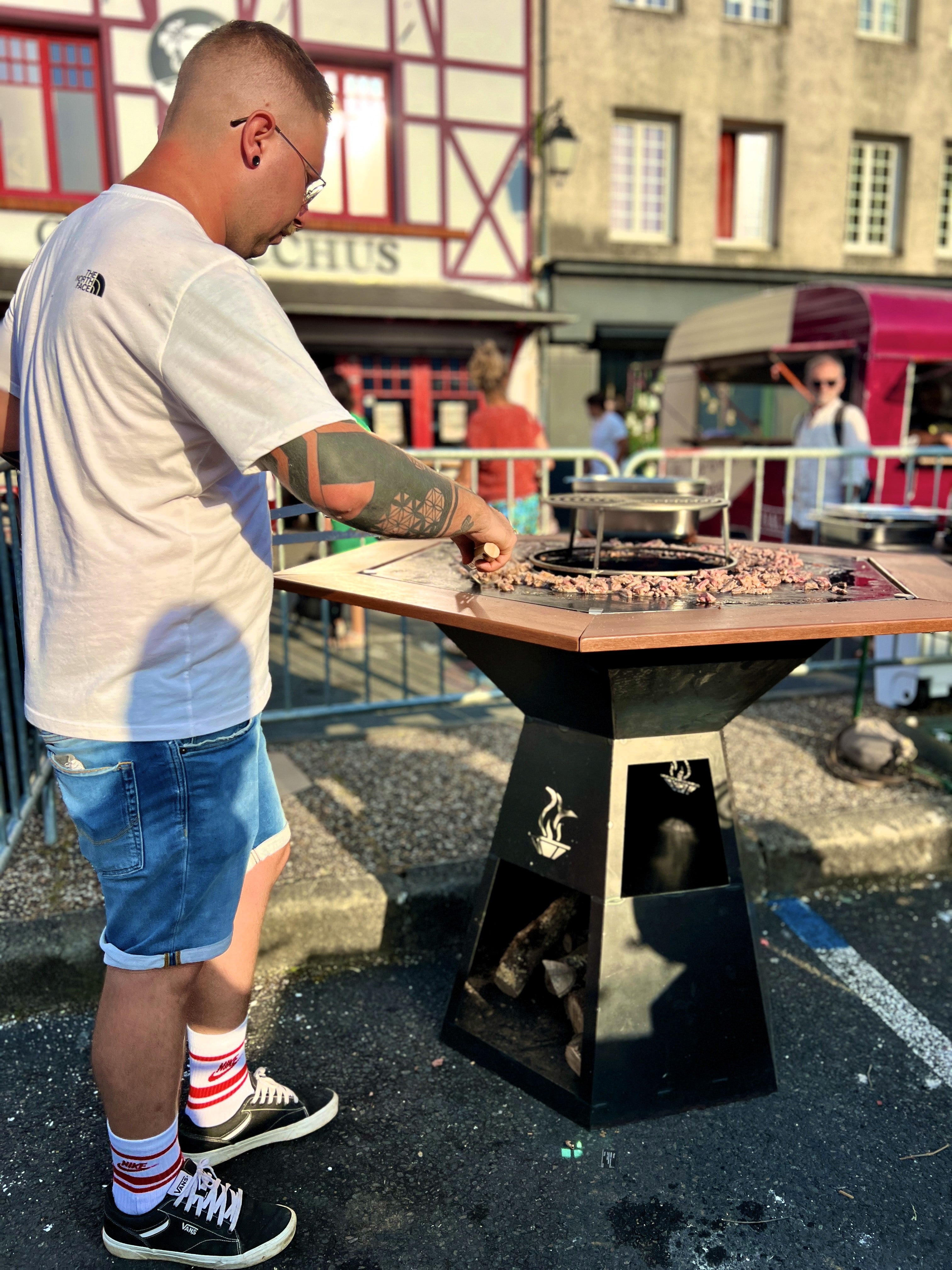 Brasero 100 cm avec tablette Cabreuva